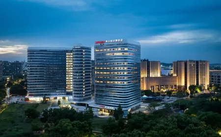 Hampton by Hilton Nanjing Xianlin University Town Отели рядом с достопримечательностью «Nanjing University of Science and Technology Zijin College»