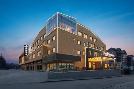 Country Inn (Second Avenue Baihe Store, North Slope Distribution Center, Changbai Mountain) Отели рядом с достопримечательностью «Meiren Songyuan (North Gate)»