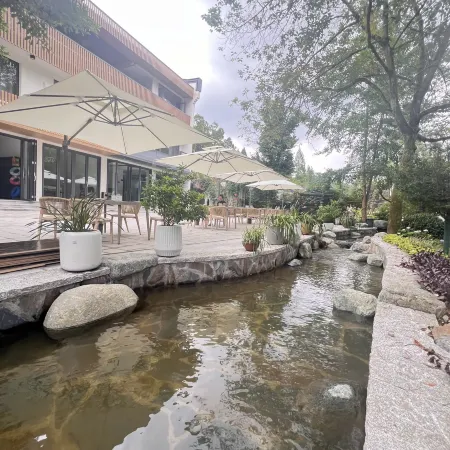 Pengzhou Baoshan Nanxi Chinese Inn