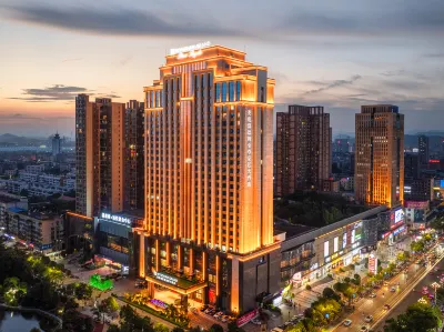 Wyndham Grand Hotel Loudi Отели рядом с достопримечательностью «Площадь города Вайцзян Яуйюань»
