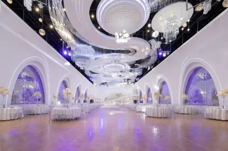 Ezhou Yan·Licheng Hotel (Ezhou High-Speed Railway Station) Отели рядом с достопримечательностью «Ezhou Polytechnic (Southeast to Fenghuang Subdistrict Office Lianhuashan Community Health Service Station)»