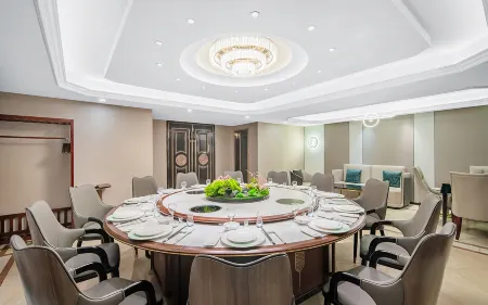 Vienna International Hotel (Sisyang Columbus Square Sishui Pavilion Branch) Отели рядом со станцией Siyang Railway Station