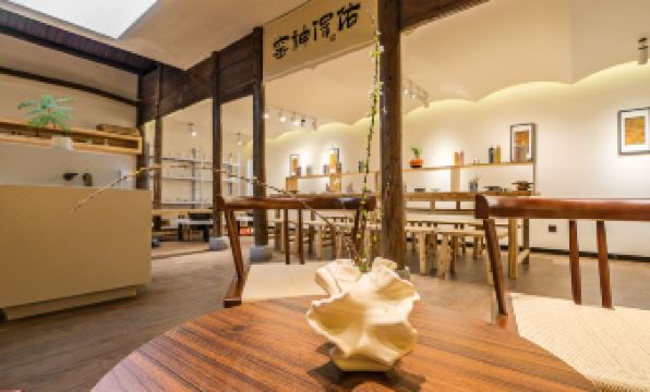 Jingdezhen glaze art accommodation (Taoxichuan cultural and creative block store)