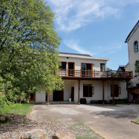 Longyou Xiaohuang Yard Homestay