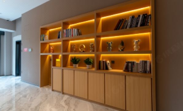 Royal Court Hotel (Shanghai Houtan Subway Station Branch)