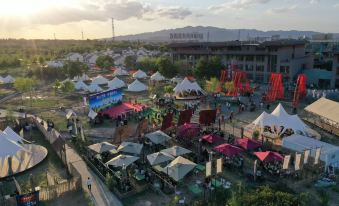Jiayuguan Guancheng Scenic Area Snow Mountain Star Wild Luxury Campsite