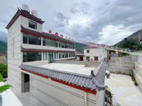 吉桑頓主民宿（梅里雪山景區店） 飛來寺景區-1號觀景台附近的飯店