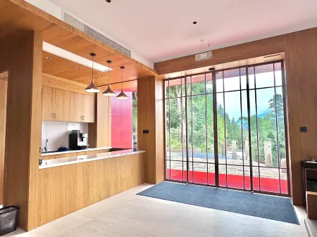 Jianshan Xihua Garden Отели рядом с достопримечательностью «Daning River Ancient Plank Road Relic Site»