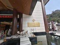 Mingdu Flower Half Open Hot Spring Resort Hotel Hotels near Dongshisun Sceneic Area