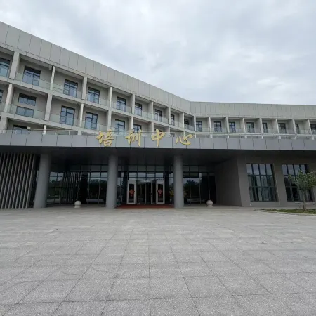Xinyi Qipan Airport Training Center