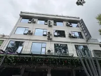 Yinghu Shiguang Homestay (Yinghu Scenic Area South Gate Parking Lot) - Mountain view