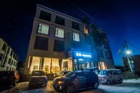 Lake View Suites by Muge Hotels in Gonghe