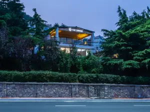 Floral Hotel · Qingdao Wilderness Hotel(Laoshan Beach Store in Laoshan Scenic Area)