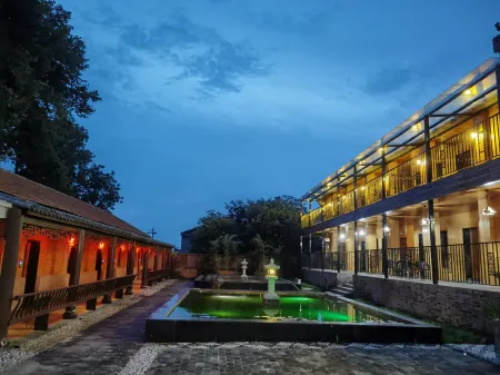 Zhiqing Hostel Отели рядом с достопримечательностью «Yuanfu Wanning Palace»