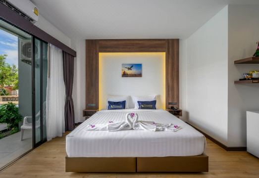 5. 푸껫 에어포트 ..