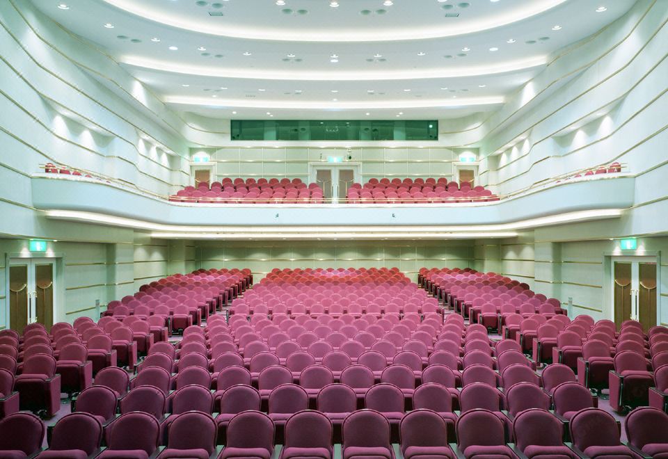 호텔 스프링스 마쿠하리의 레스토랑 전경