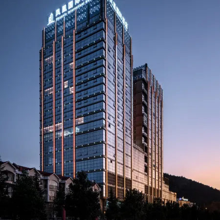 Phoenix International Hotel Отели в г. Чжаотун