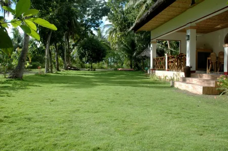 Neptune Diving Resort Santander Отели рядом с достопримечательностью «건우Gunwoo Dive Resort»