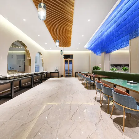 Haixi Prefecture Sky Mirror Vista Hotel (Da Qaidam Feicui Pedestrian Street)
