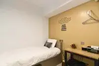 Flyinn Hostel