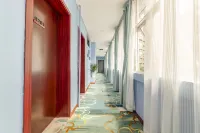 Deyang Yizhou Business Hotel