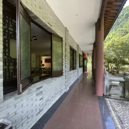 Longtan Manor