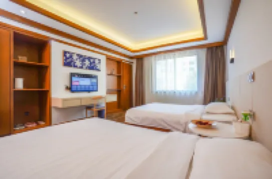 Haikou 13 March swimming pool b&B