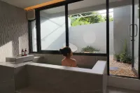Tree Tara Hotel - - Hot Tub