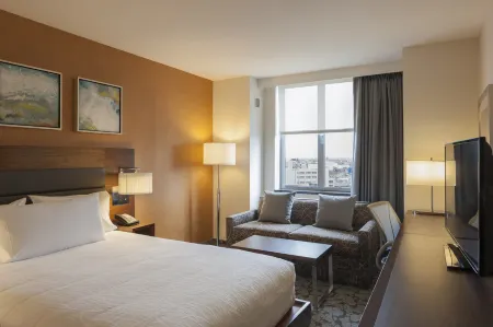 Hilton Garden Inn Long Island City Отели рядом с достопримечательностью «Музеум оф Мовинг Имедж»