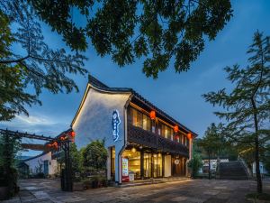 Floral Hotel·Wutong Garden Homestay (Keyan Scenic Area)