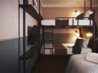 Josh Hotel Отели рядом с достопримечательностью «Станция BTS Ари»