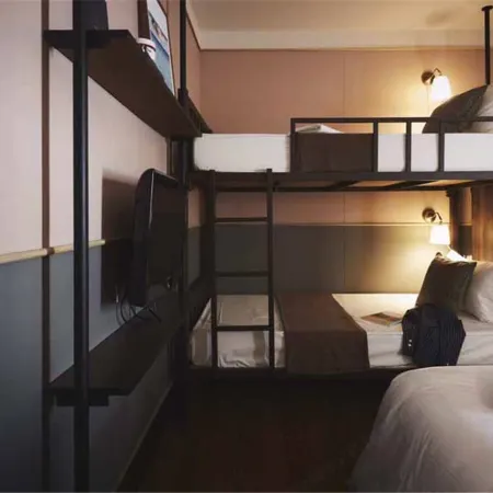 Josh Hotel Отели рядом с достопримечательностью «Станция надземного метро Ari»