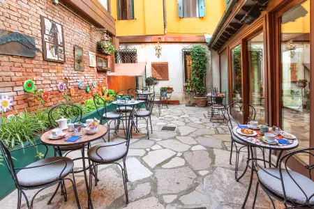 Hotel La Fenice et des Artistes