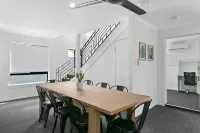 Redhill Cairns Living - Martyn St - 2-Star