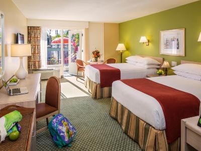 Howard Johnson by Wyndham Anaheim Hotel & Water Playground