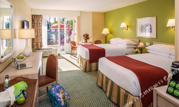Howard Johnson by Wyndham Anaheim Hotel & Water Playground