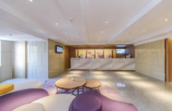 Lavande Hotel (Chongqing Yangjiaping Pedestrian Street Metro Station) Hotels near VERO MODA