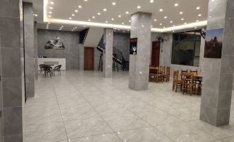 Yangshuojiangbian Inn