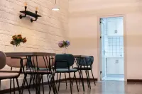 Fangxian Yunzhong Jinshu Electric Sports B&B Hotels in Fang County
