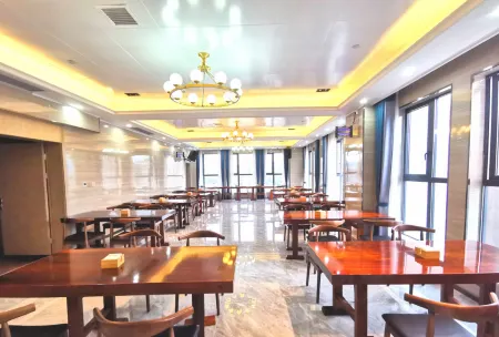 Kyriad Hotel (Zunyi Xishui Wanda Plaza Branch) Отели в г. Сишуй