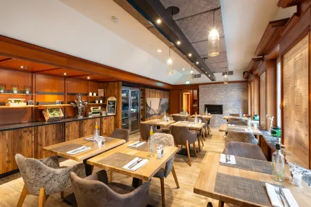 Hotel Bayerischer Hof Отели в г. Фрайзинг