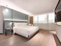 Beijing Guoan Hotel (Sanlitun East Bridge Metro Station Branch) Hotel dekat pusat perbelanjaan Parkview Green