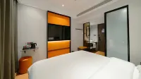Mayflower Hot Spring Hotel (Xinmi Qingping Square)