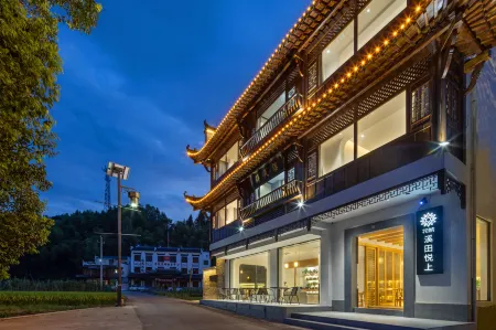 Floral Hotel · Xitian Yueshang hotel (Wuyuan Likeng Scenic Area Branch) Отели рядом с достопримечательностью «Shui Mo Shanghe Scenic Area»