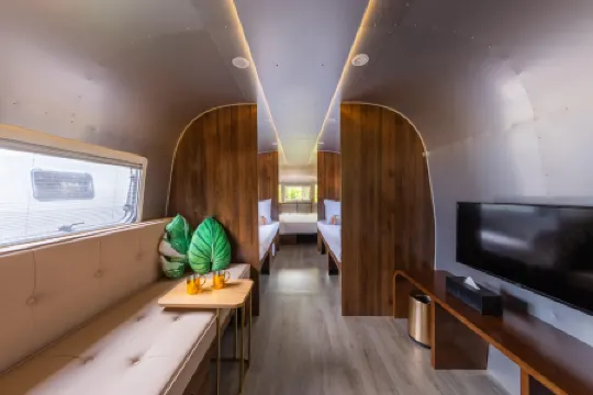 Bon Chill Glamping By Cosmos Otium Отели рядом с достопримечательностью «Старая улица Тай-Ху»