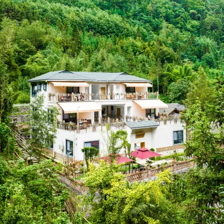 Snow Mountain  Courtyard Отели рядом с достопримечательностью «Снежная гора Киллинг»