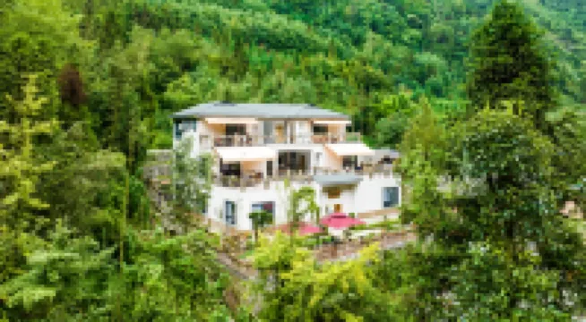 Snow Mountain  Courtyard โรงแรมใกล้เขาหิมะซิลิง