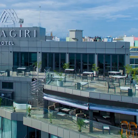 Maagiri Hotel Отели рядом с достопримечательностью «Grand Friday Mosque»