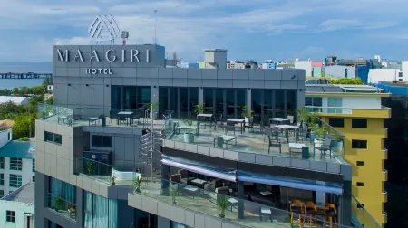 Maagiri Hotel Отели рядом с достопримечательностью «Транс Малдивиан Эруэйс»
