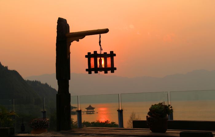 Lake Hotel
